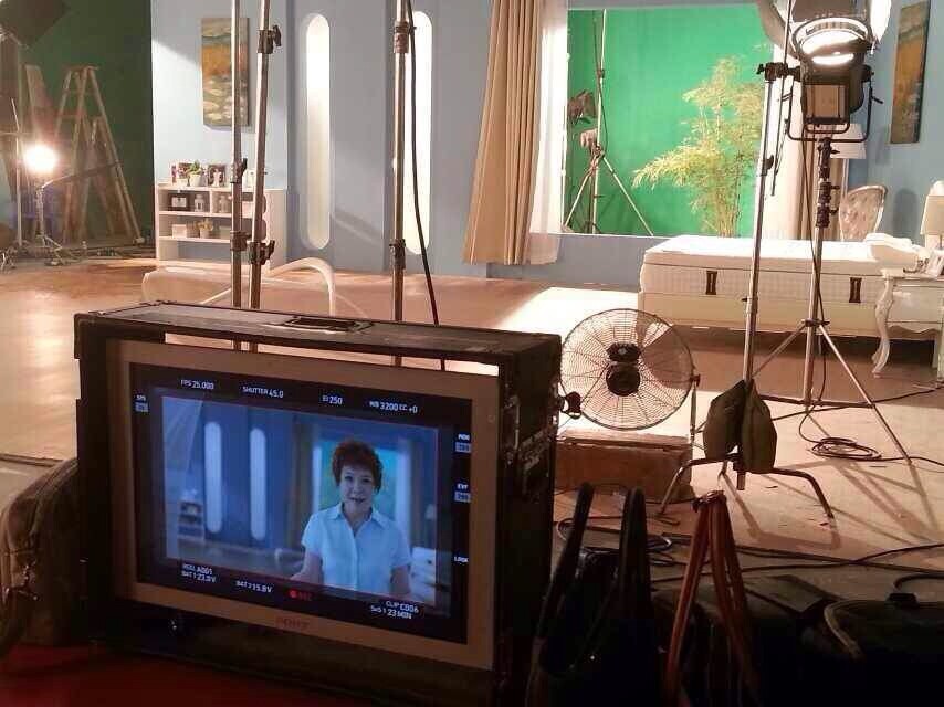 今视独家策划的赫莱舒床垫广告正式开拍